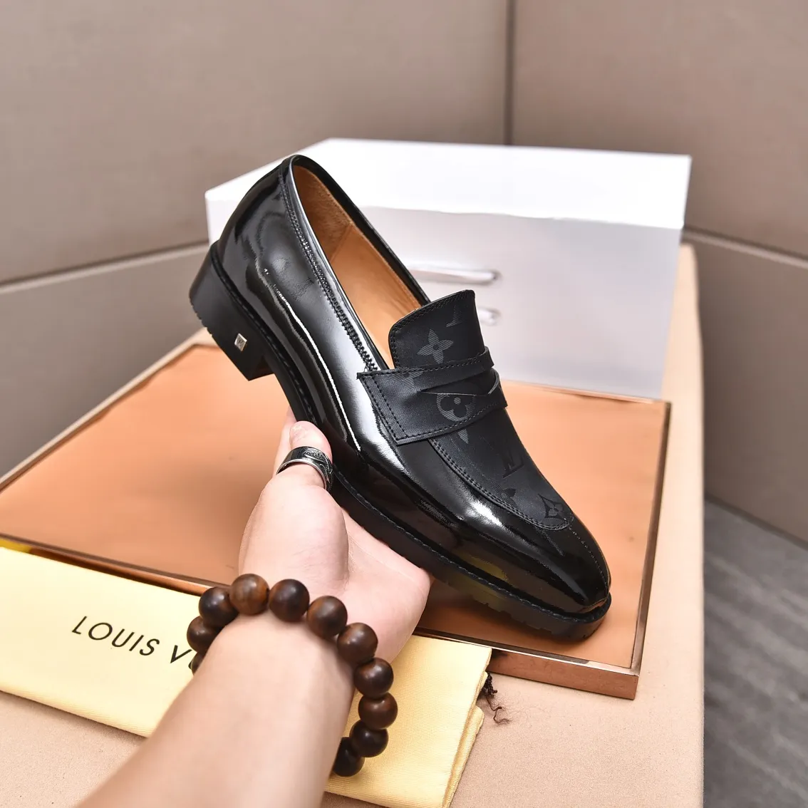 Men's shoes💰480📛📛【LOUIS VUITTON】(Quan Niu Li) Louis Vuitton 2023 official website synchronized new products👟Milan fashion catwalk style🇰🇾🇰🇾LV family logo, celebrity style, a must-have for fashionistas⚠️First layer calfskin➕cowhide lining➕Official website original version special outsole👞Number 38-44